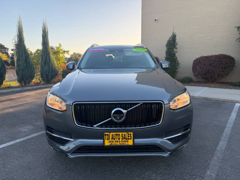 2016 Volvo XC90 T6 Momentum