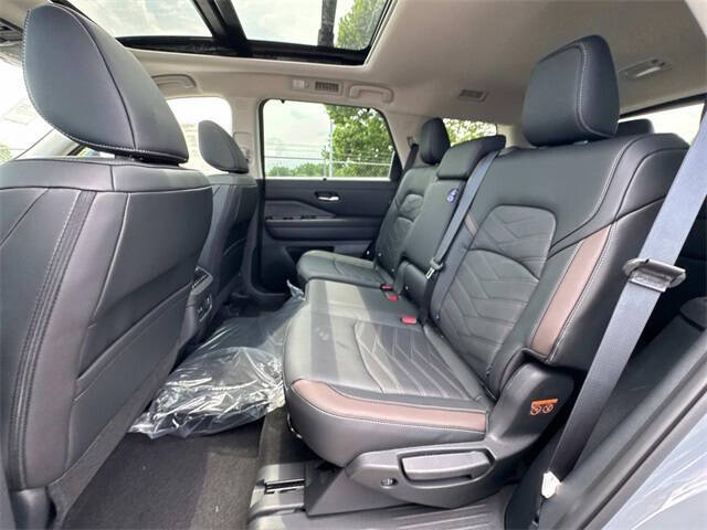 2025 Nissan Pathfinder Platinum