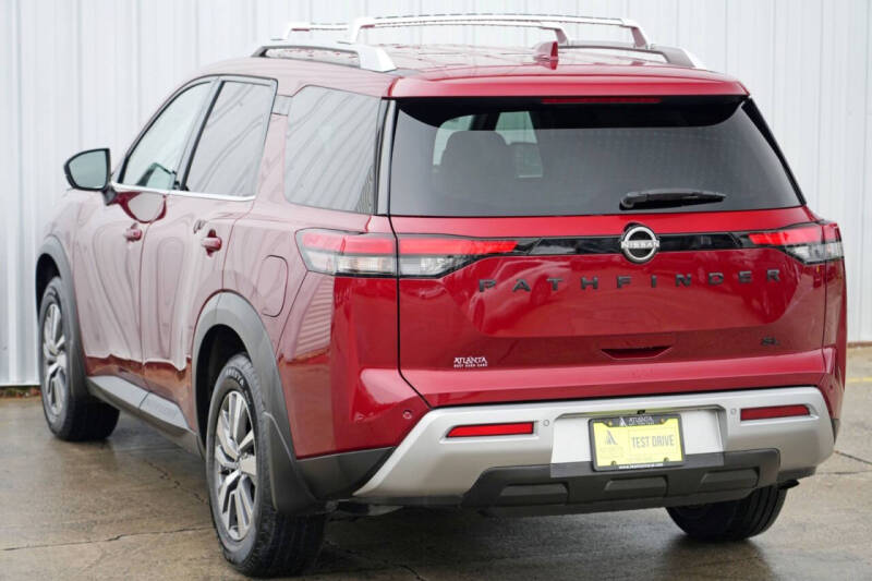 2022 Nissan Pathfinder SL