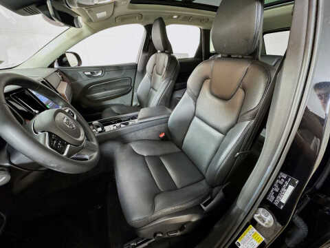2023 Volvo XC60 B5 Plus Dark Theme