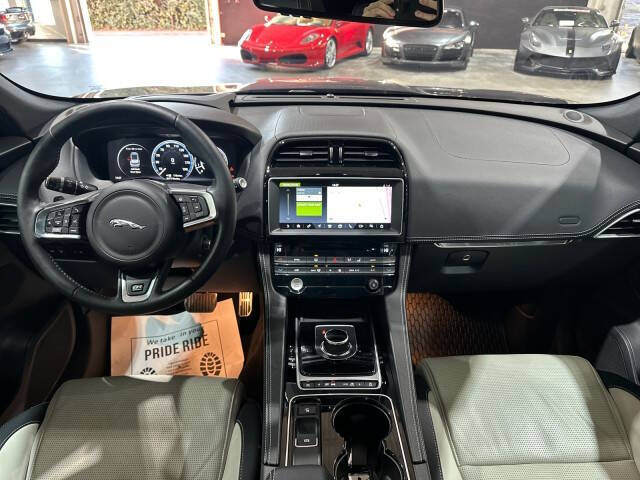 2017 Jaguar F-PACE 35t R-Sport