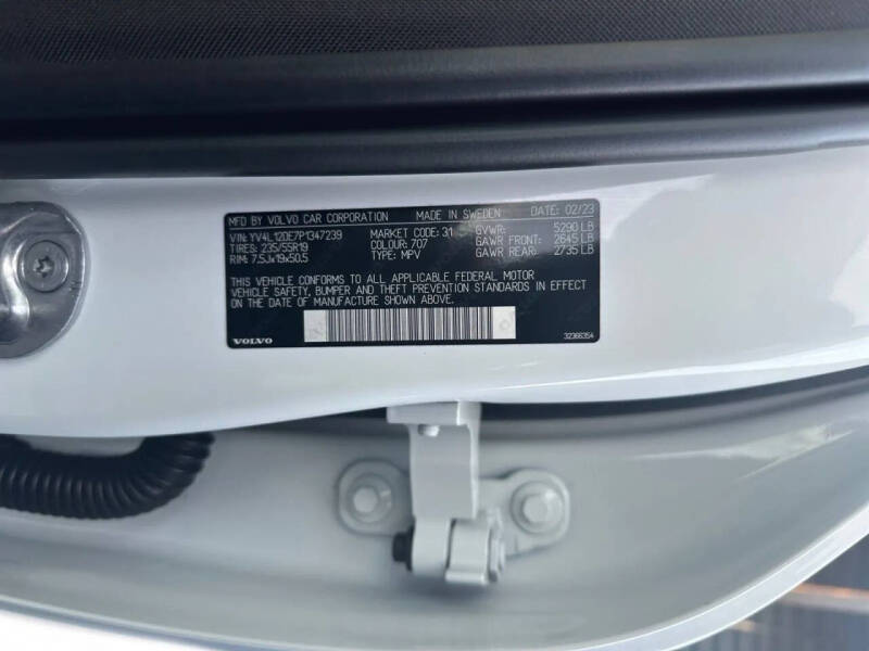 2023 Volvo XC60 B5 Plus Bright Theme