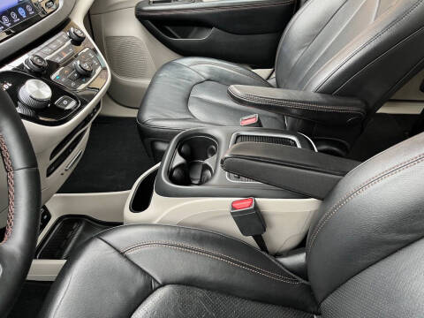 2017 Chrysler Pacifica Touring-L Plus