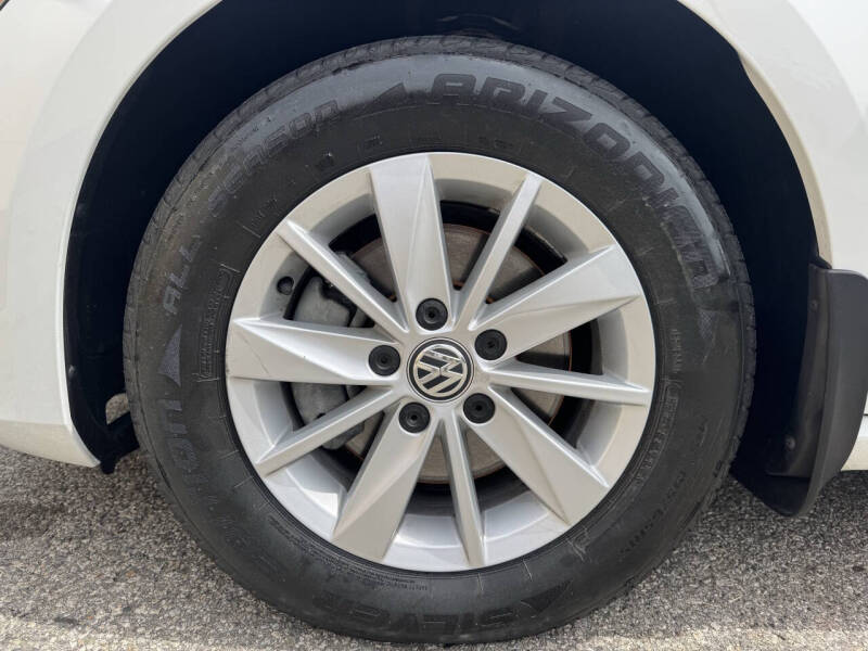 2016 Volkswagen Golf TSI S