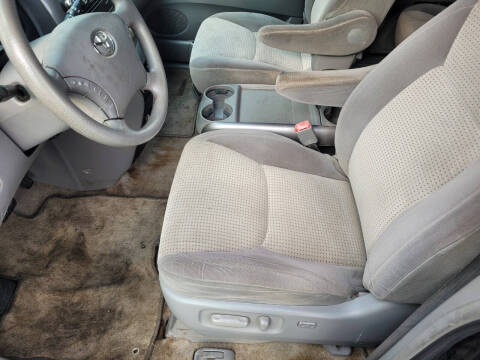 2010 Toyota Sienna CE 7-Passenger