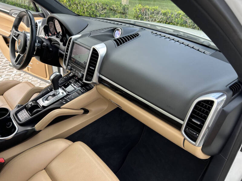 2017 Porsche Cayenne Platinum Edition