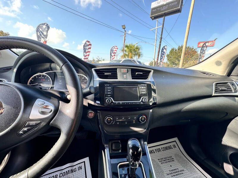 2017 Nissan Sentra SR photo 14