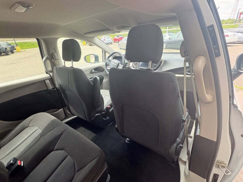 2021 Chrysler Voyager L