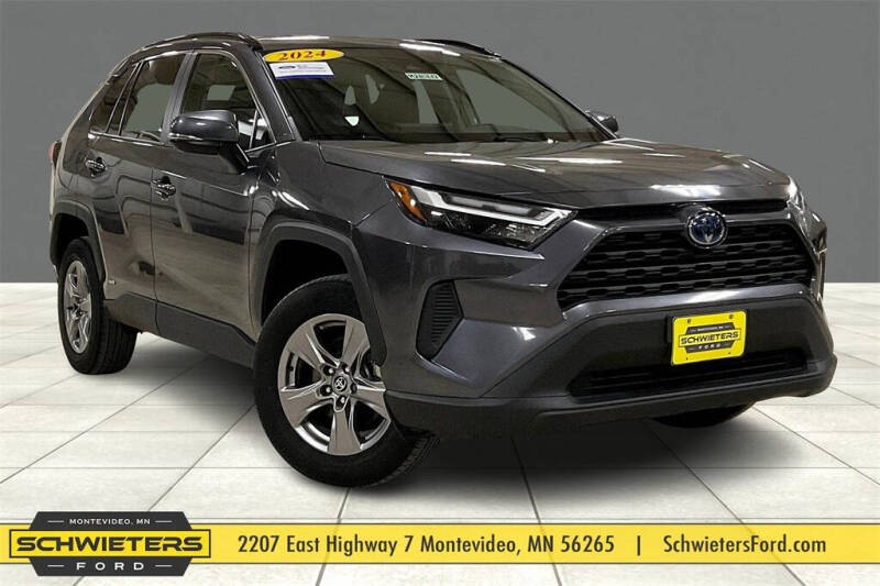 2024 Toyota RAV4 XLE's photo