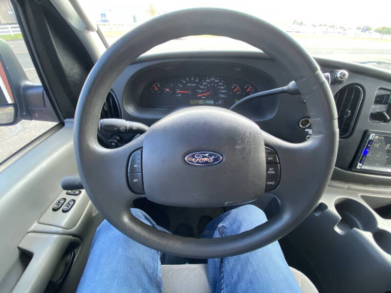 2004 Ford E-Series E-250 SD