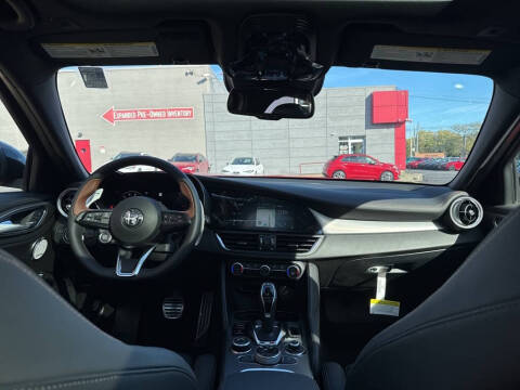 2025 Alfa Romeo Giulia Intensa