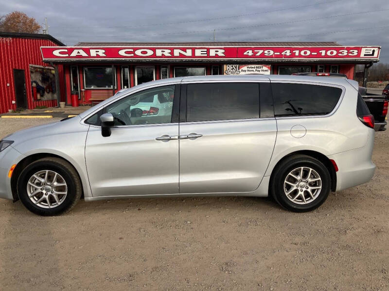 2023 Chrysler Voyager LX's photo