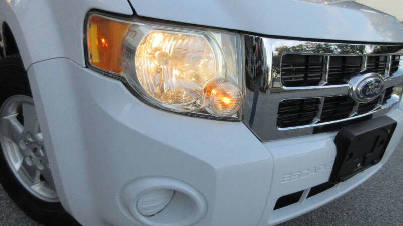 2011 Ford Escape XLS photo 38