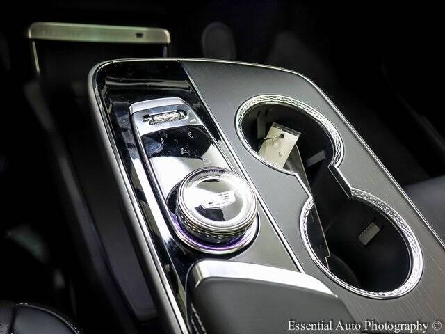 2025 Cadillac LYRIQ Luxury 2