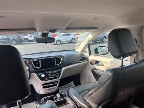 2017 Chrysler Pacifica Touring-L