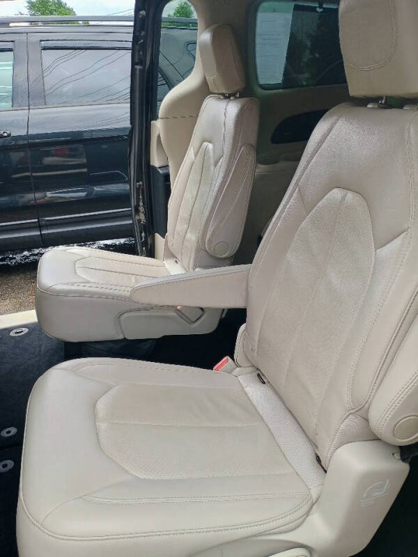 2017 Chrysler Pacifica Touring-L Plus