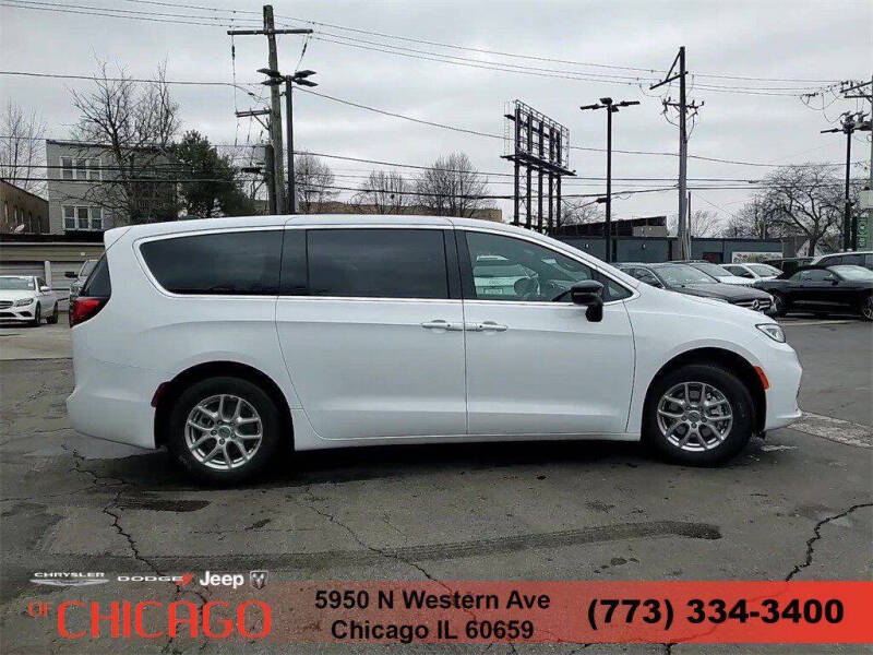 2025 Chrysler Pacifica Select