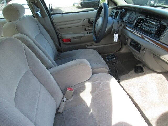 2001 Ford Crown Victoria LX