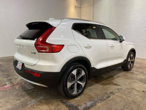 2025 Volvo XC40 B5 Core Bright Theme