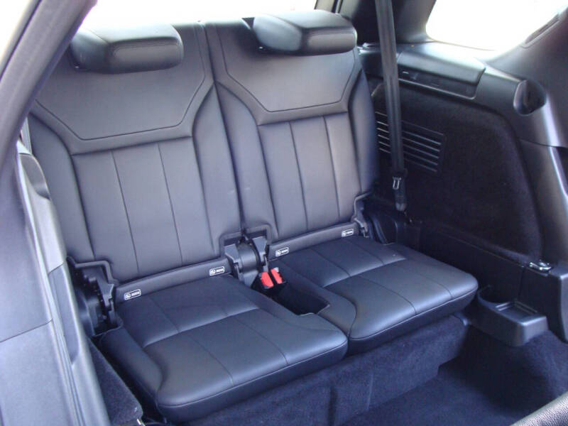 2020 Land Rover Discovery Landmark Edition