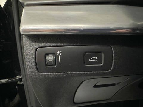 2016 Volvo XC90 T5 Momentum