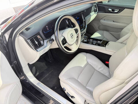 2024 Volvo S60 Recharge T8 Plus Dark Theme