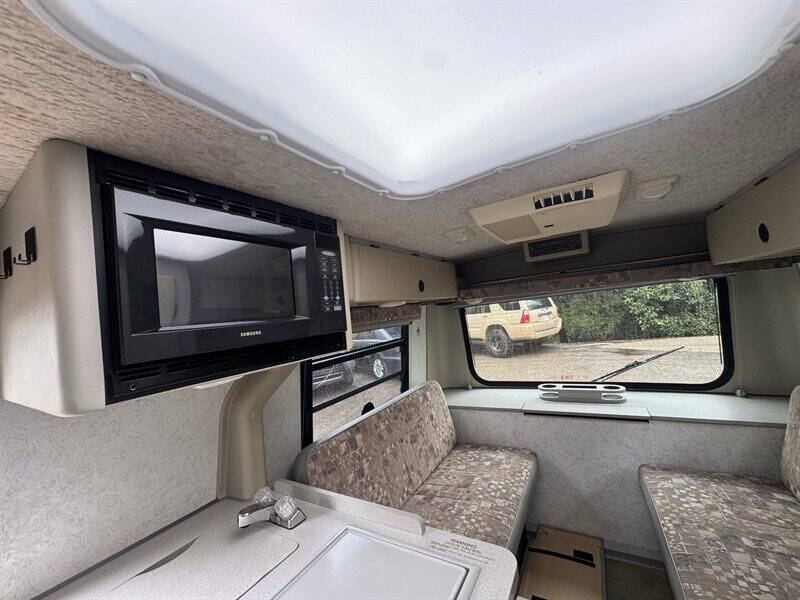 2002 Winnebago Rialta 22QD