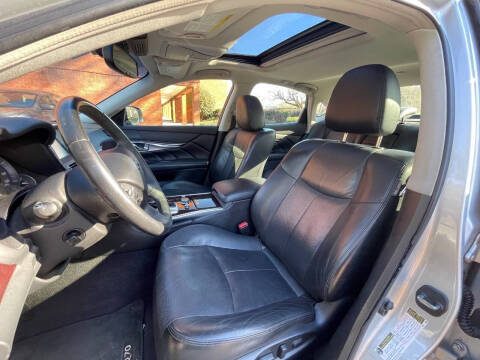 2015 Infiniti Q70 3.7