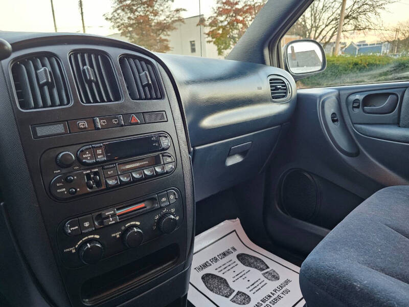 2002 Dodge Grand Caravan Sport photo 23