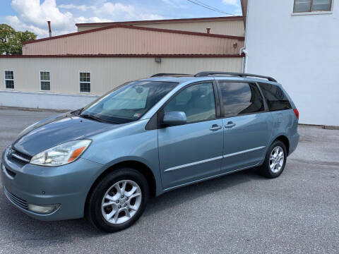 2004 Toyota Sienna for sale at Harris Auto Select in Winchester VA