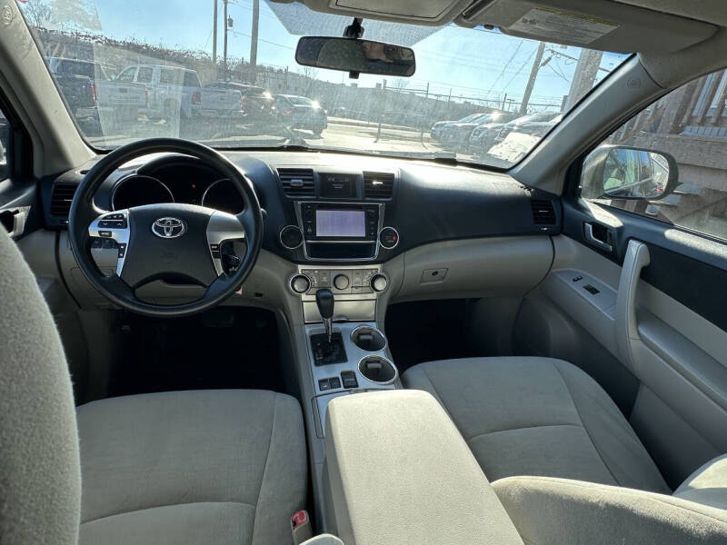 2013 Toyota Highlander SE