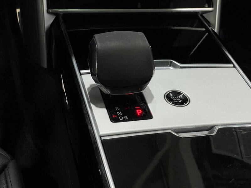 2024 Land Rover Range Rover P530 SE