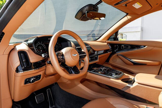 2025 Aston Martin DBX 707