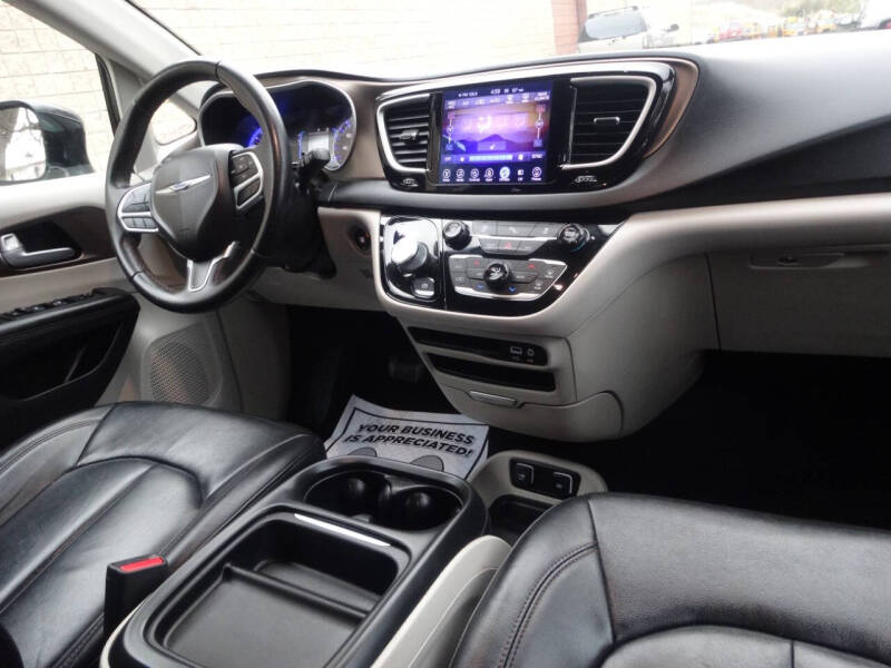 2017 Chrysler Pacifica Touring-L