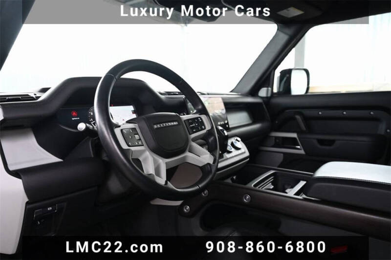 2023 Land Rover Defender 130 X-Dynamic SE