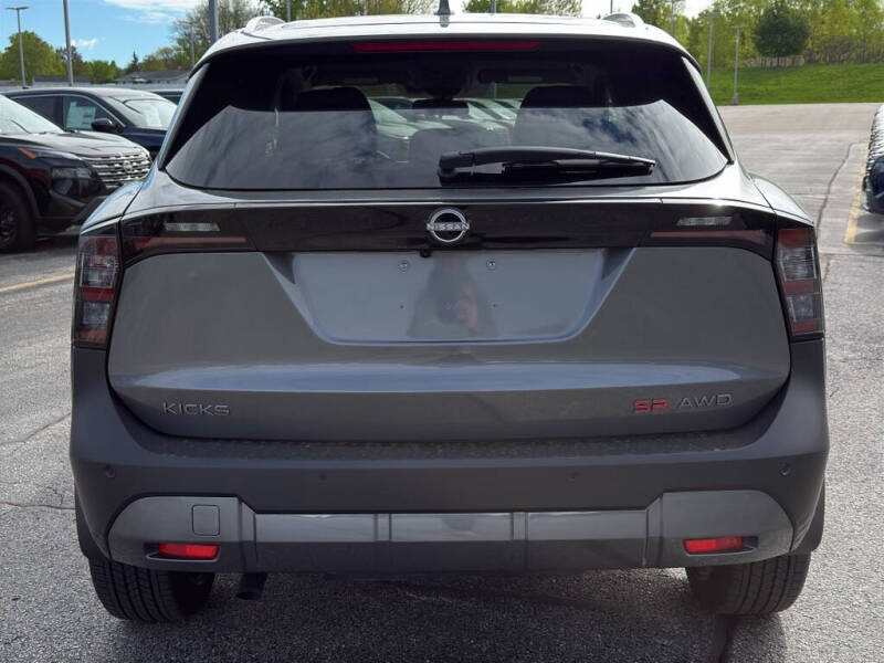 2025 Nissan Kicks SR