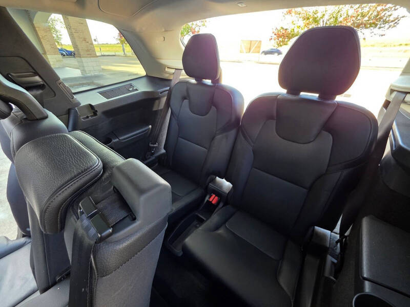 2016 Volvo XC90 T6 Momentum