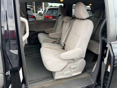 2016 Toyota Sienna LE 8-Passenger