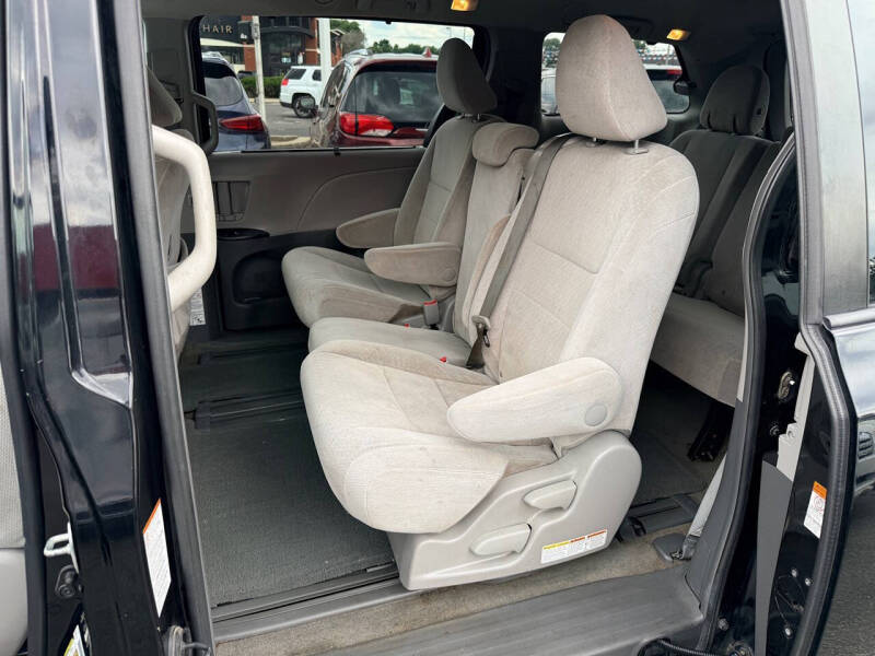 2016 Toyota Sienna LE 8-Passenger