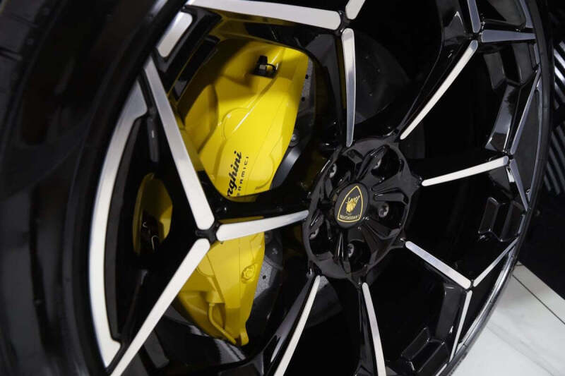 2024 Lamborghini Urus Performante