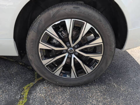 2025 Volvo XC60 B5 Plus Dark Theme