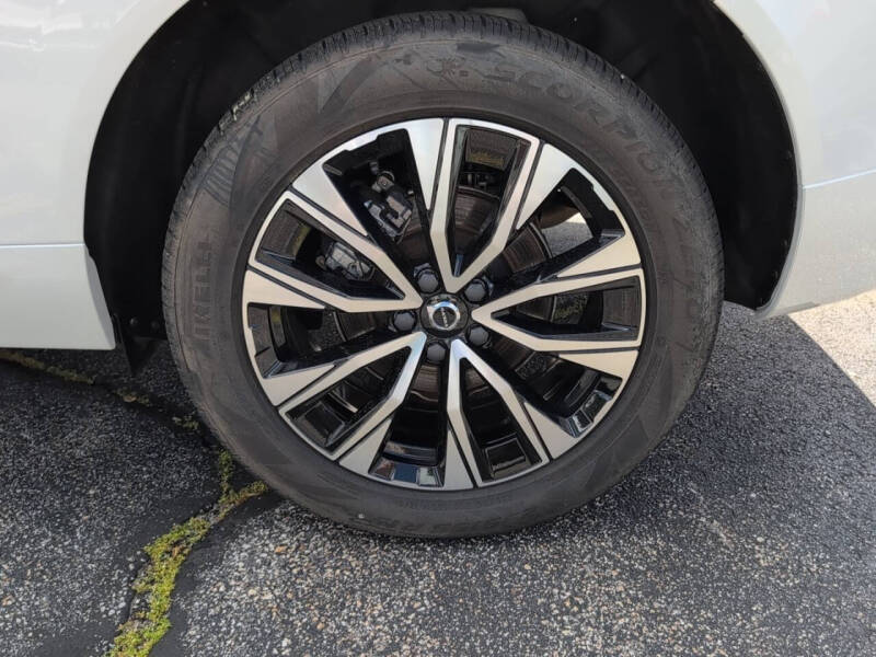 2025 Volvo XC60 B5 Plus Dark Theme