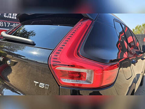 2019 Volvo XC40 T5 Momentum