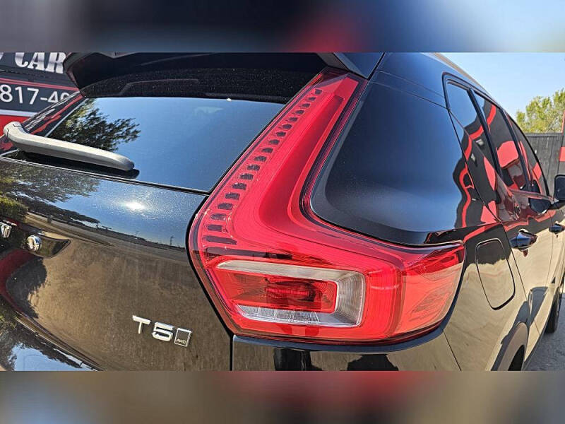 2019 Volvo XC40 T5 Momentum