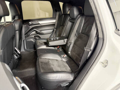 2013 Porsche Cayenne GTS
