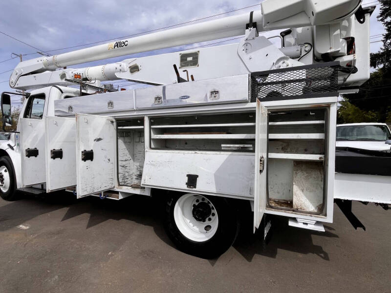 2013 Freightliner M2 106