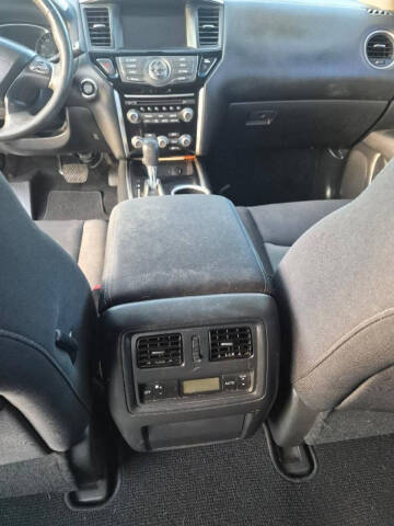 2017 Nissan Pathfinder SV