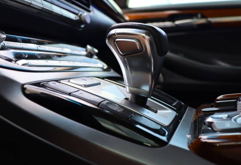 2017 Genesis G90