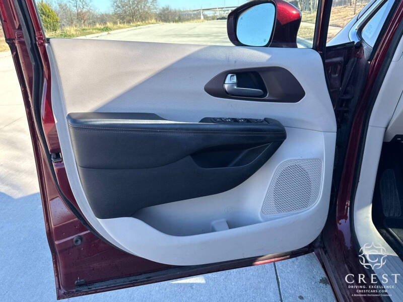 2017 Chrysler Pacifica Touring-L Plus