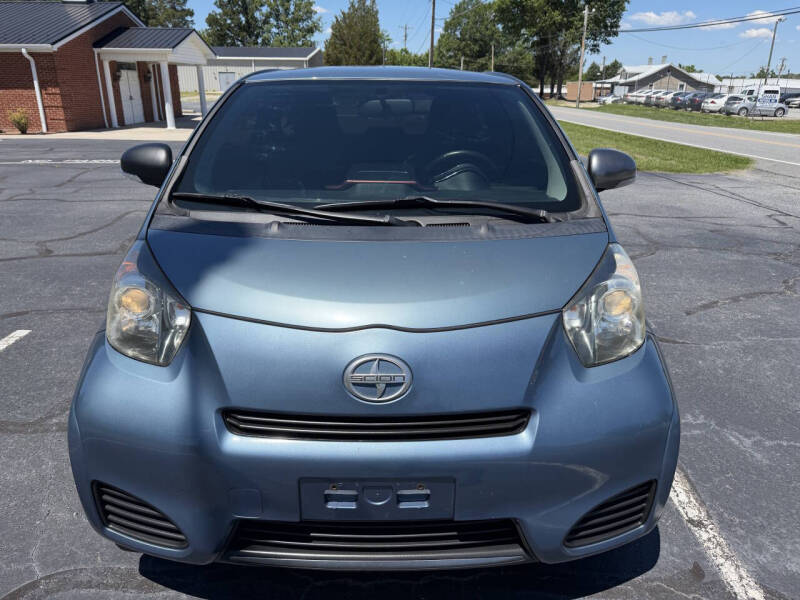 2013 Scion iQ 1.3 CVT's photo